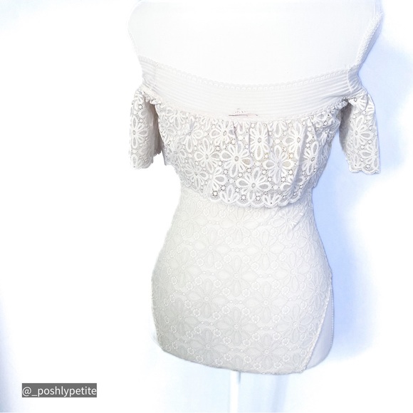 Victoria secret XS Very Sexy Off-the-shoulder flower detail Lace Bodysuit - Picture 3 of 16